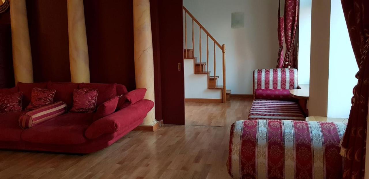 Unique Luxury Studio On Market Square