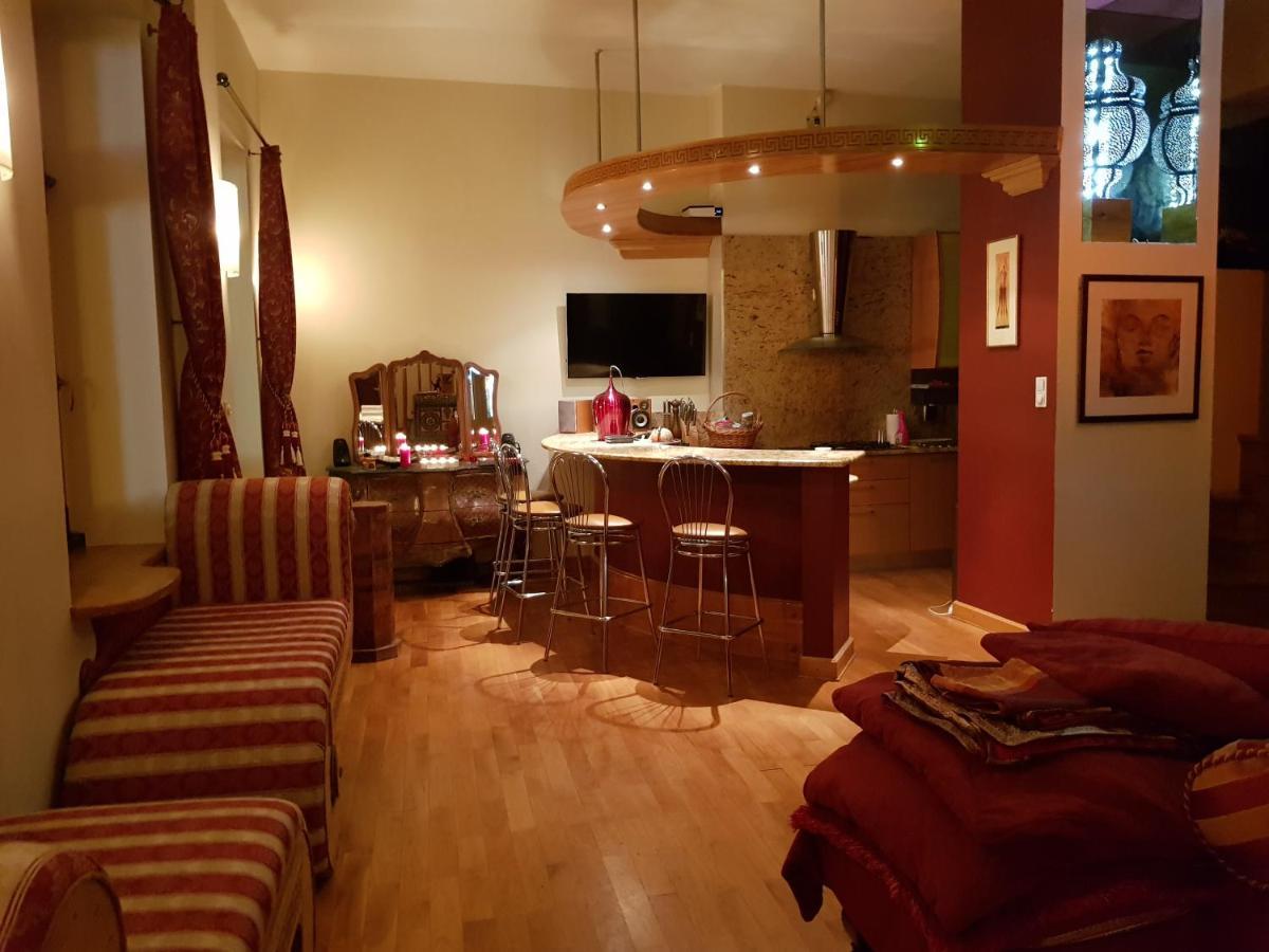 Unique Luxury Studio On Market Square